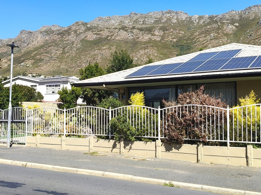 3 Bedroom Property for Sale in Gordons Bay Village Western Cape